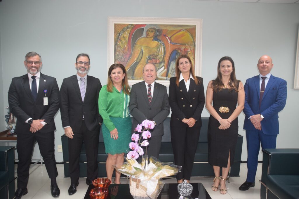 Antes da apresentação, Simone Sibílio foi recebida no gabinete do procurador-geral de justiça, Eduardo Nicolau