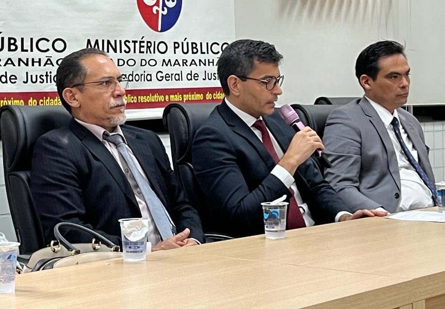 Os promotores de justiça Carlos Augusto Soares, Weskley Pereira de Moraes e José Márcio Maia Alves estiveram presentes na audiência pública