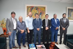 SÃO LUÍS – Procurador-geral de justiça recebe comitiva de políticos de Grajaú