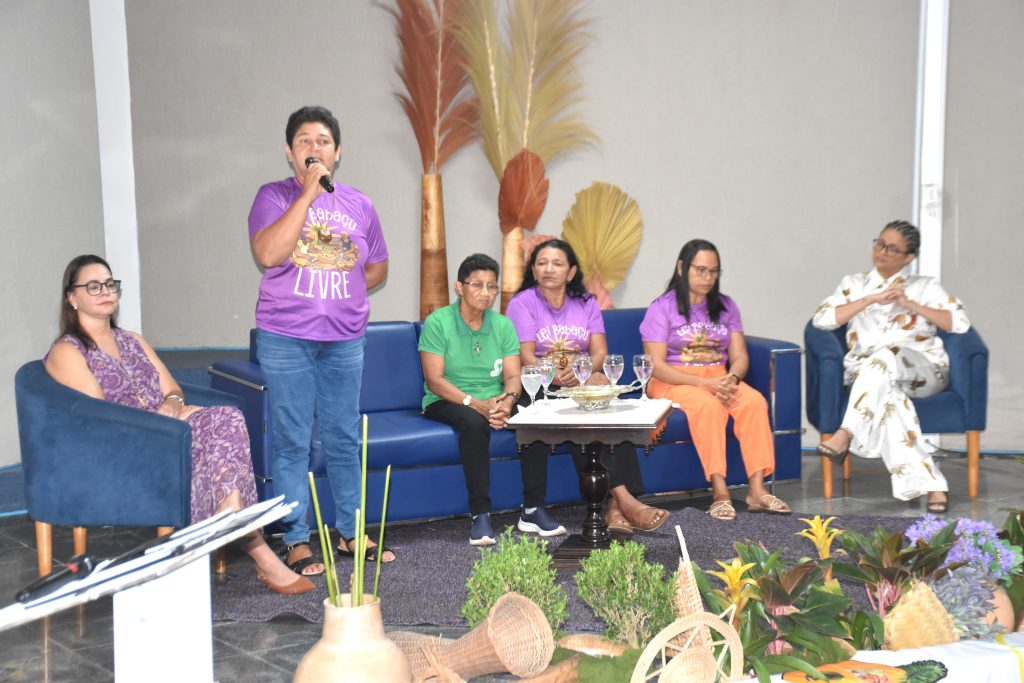 Mesa redonda com relatos de quebradeiras de coco babaçu foi promovida no evento